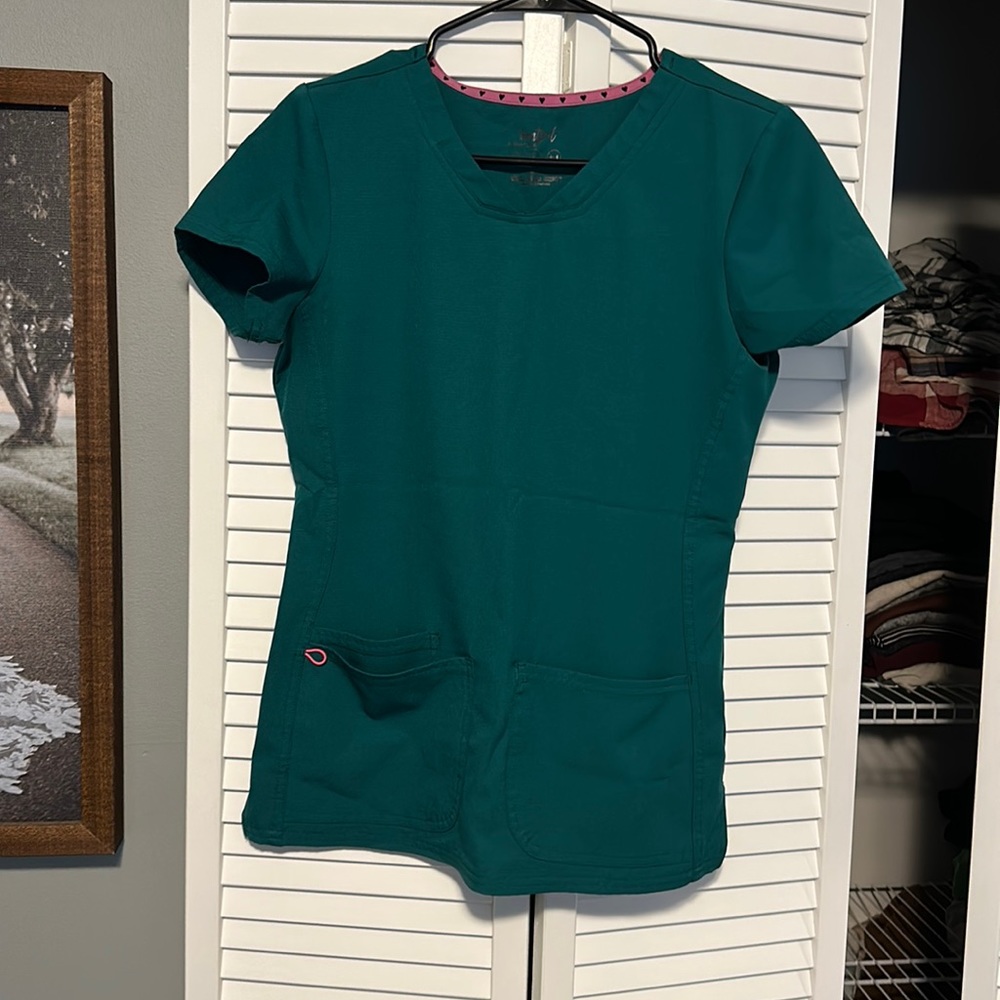 Hunter green heart soul scrub top